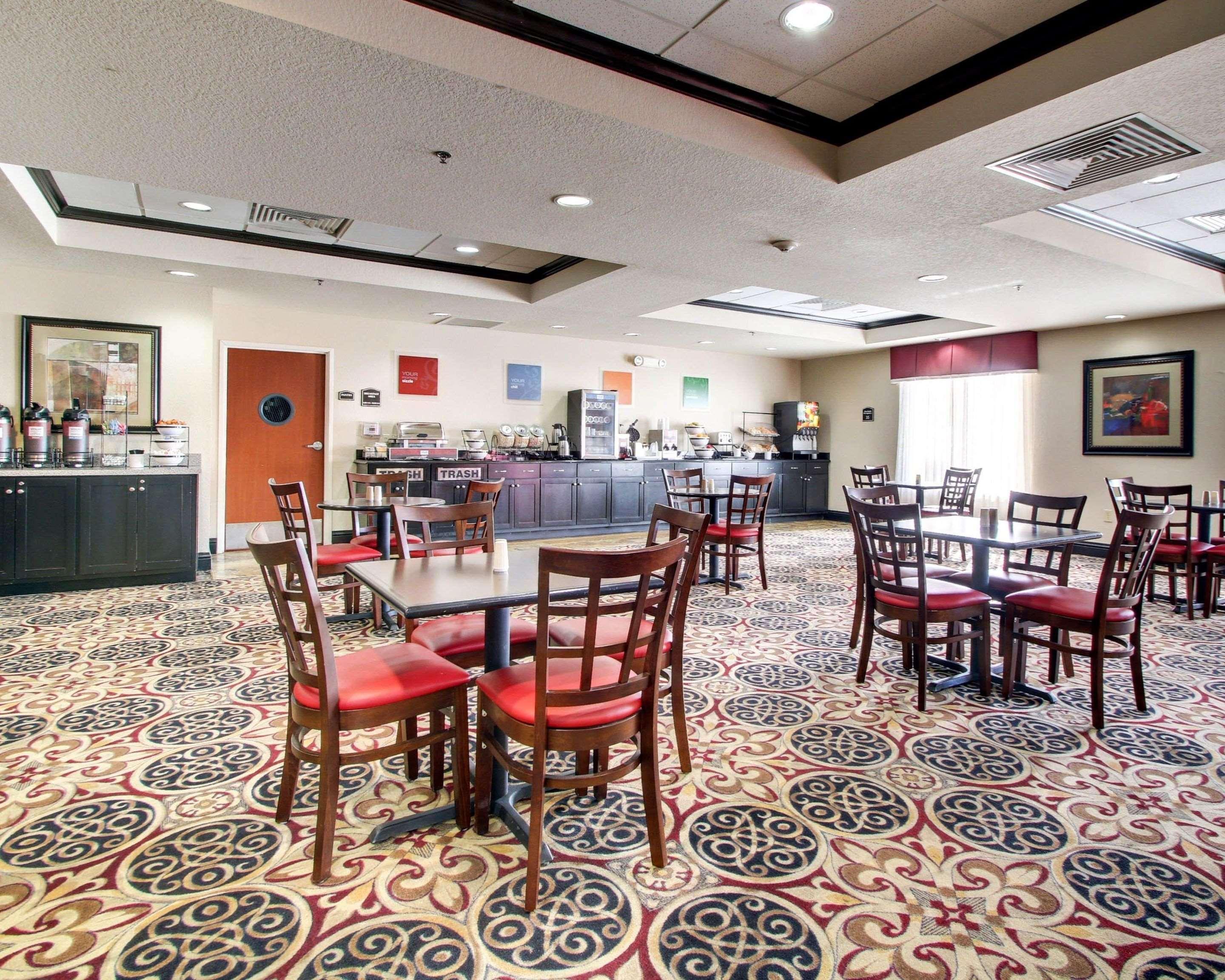 Comfort Inn & Suites Clinton Exterior photo