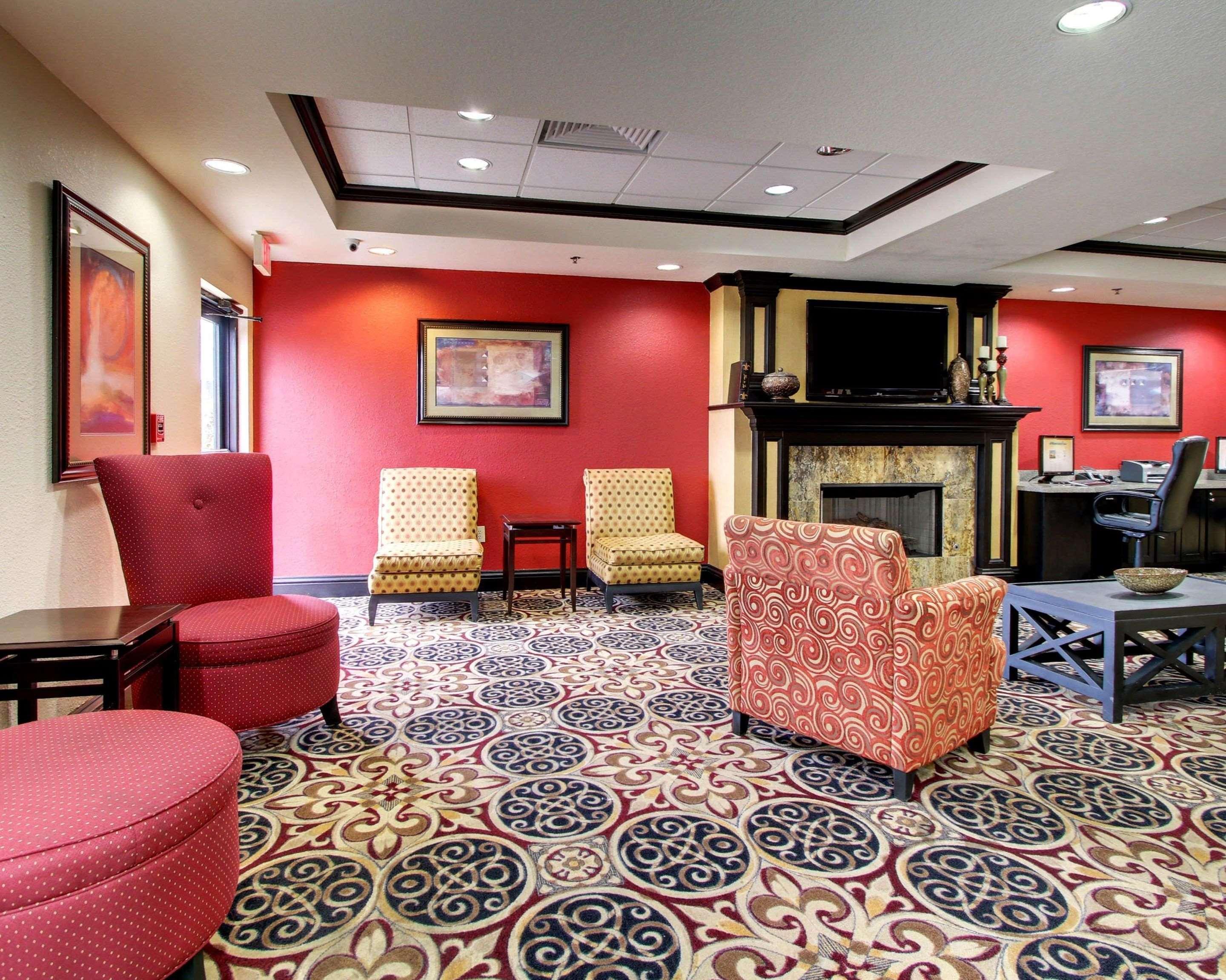 Comfort Inn & Suites Clinton Exterior photo